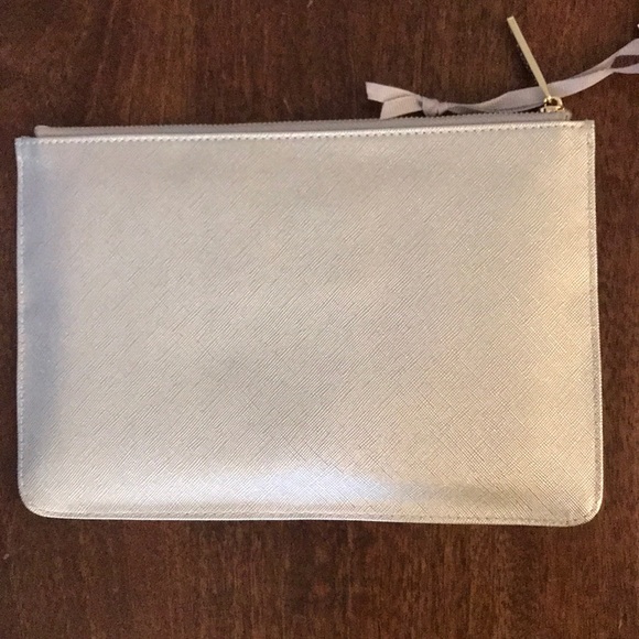 ❌SOLD❌ NWT: Metallic silver clutch “All that Glitters” - Picture 2 of 4